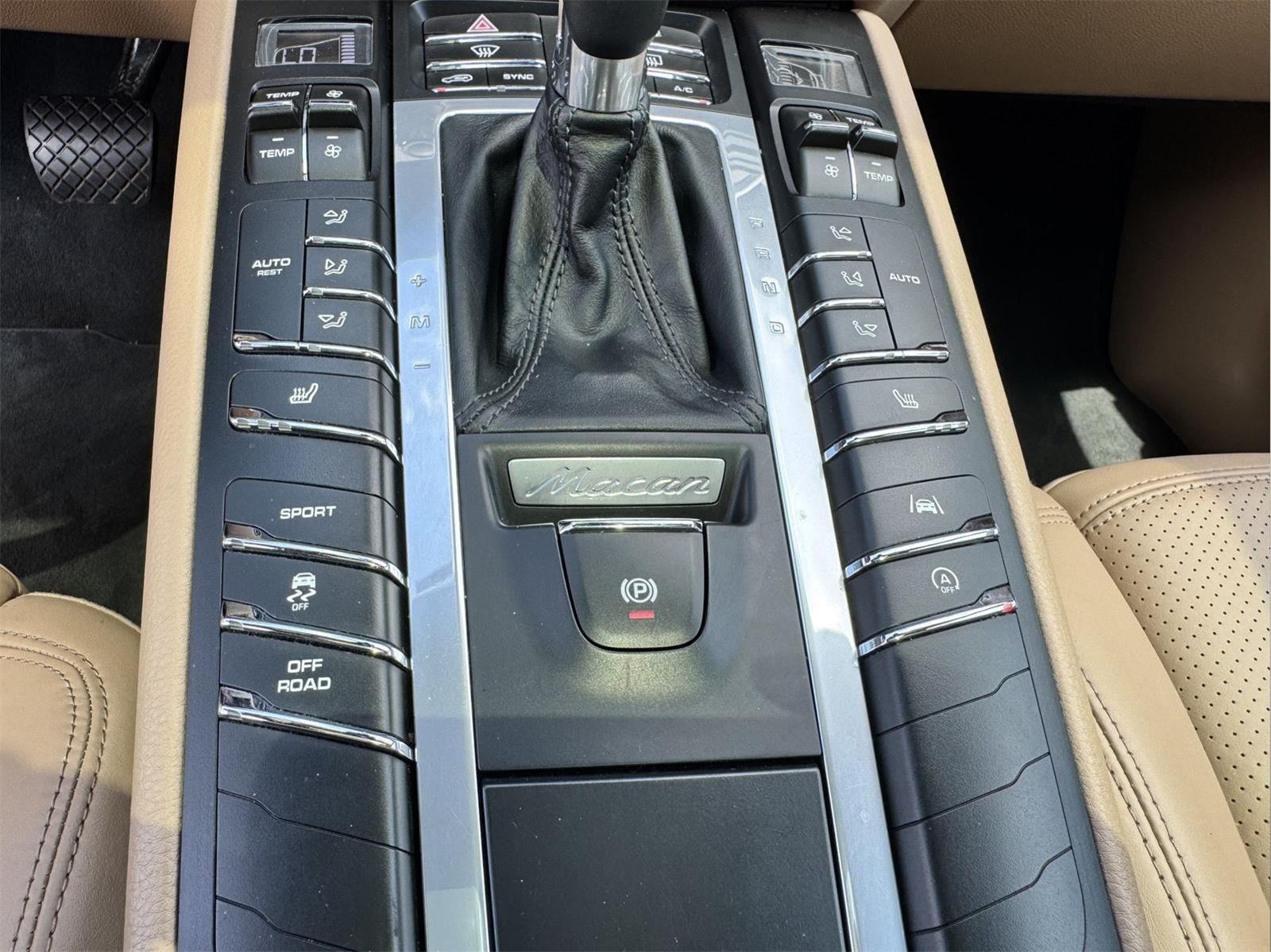 2021 Porsche Macan Base photo 51
