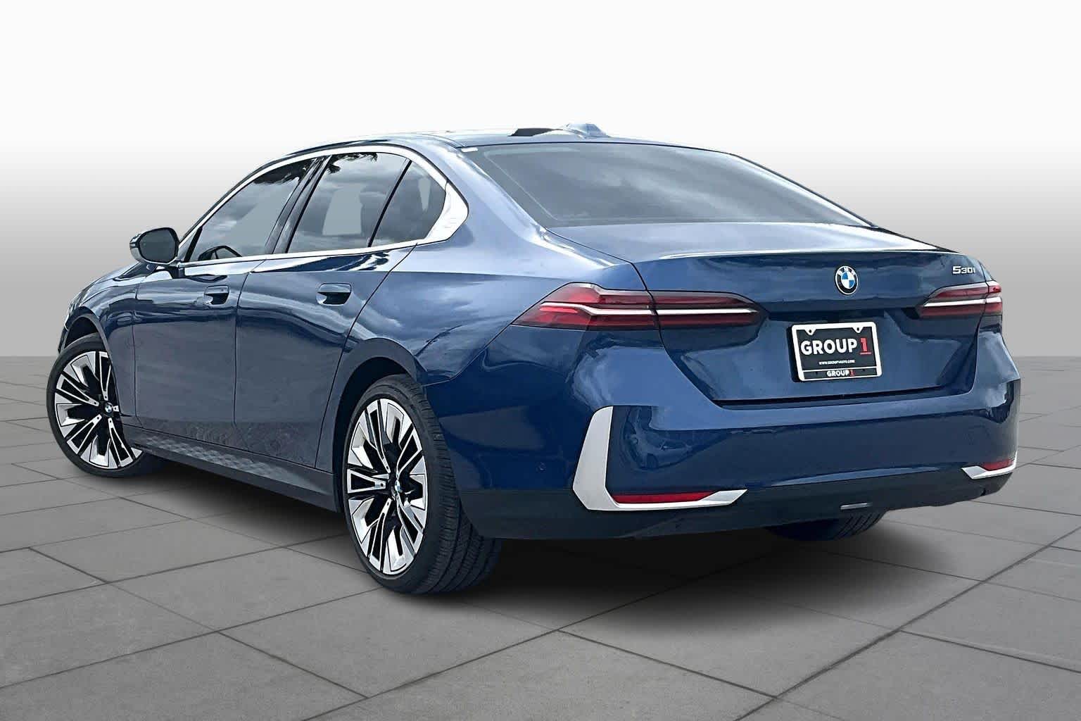 2025 BMW 5 Series 530i - Photo 11