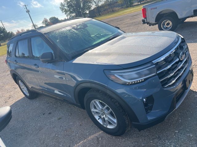 2026 Ford Explorer photo 2