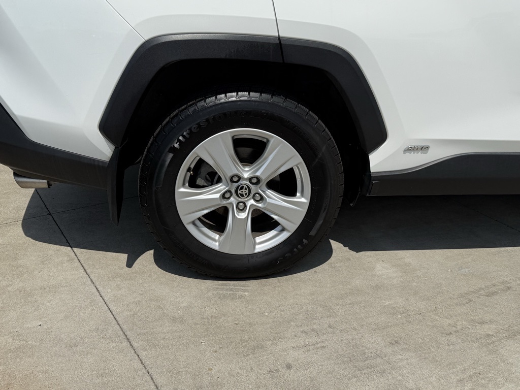 2020 Toyota RAV4 Hybrid XLE photo 31