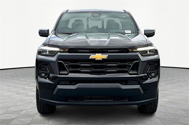 2025 Chevrolet Colorado Work Truck LT photo 2
