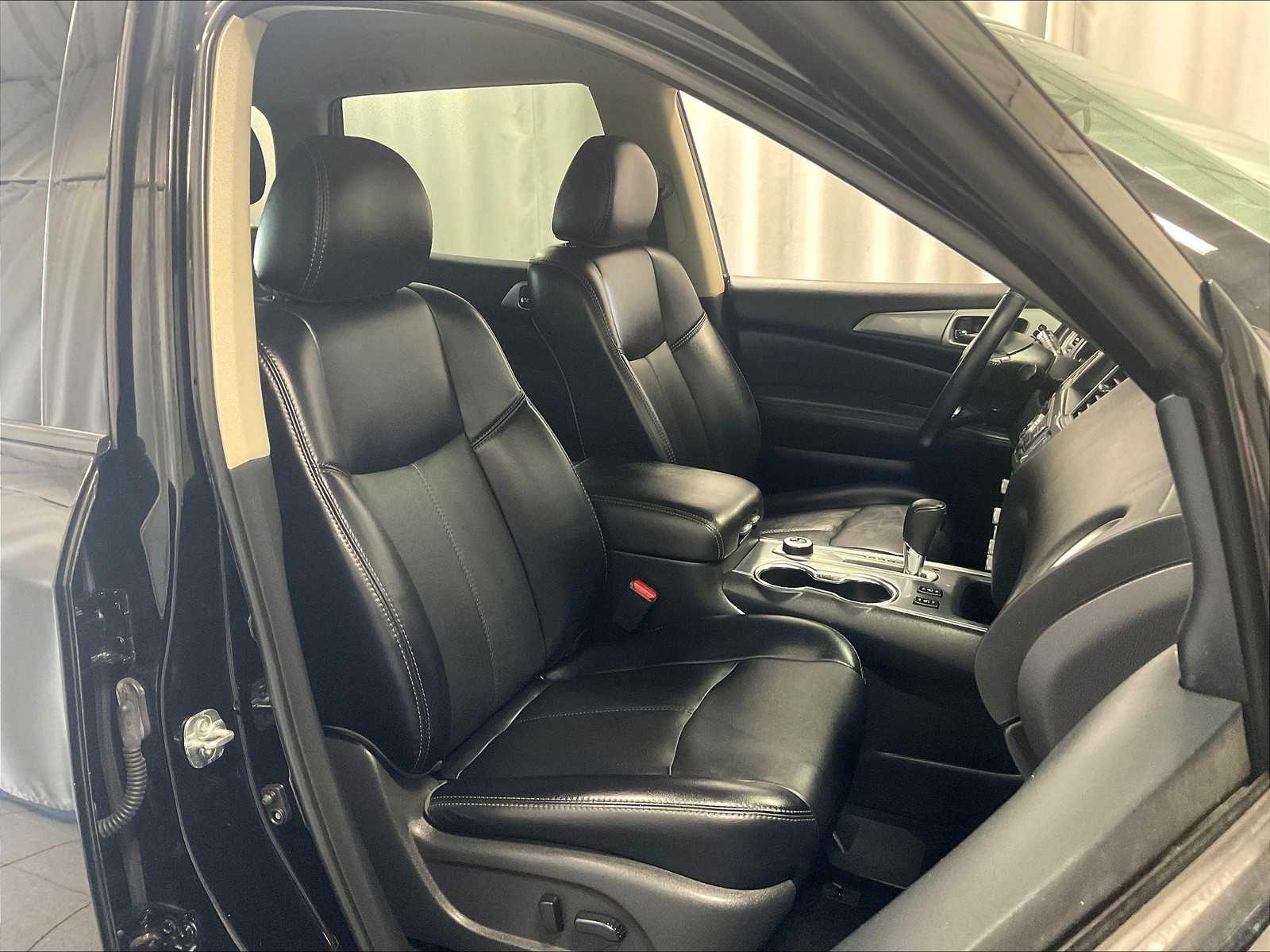 2019 Nissan Pathfinder SL photo 11