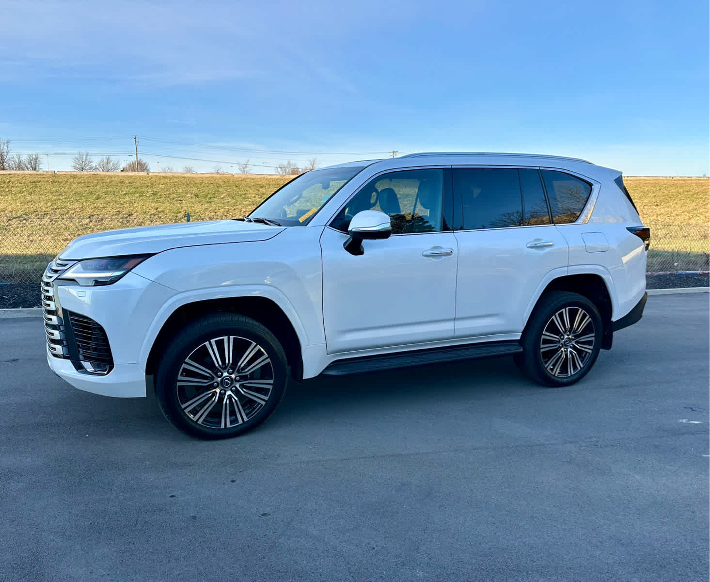 2024 Lexus LX Luxury's photo