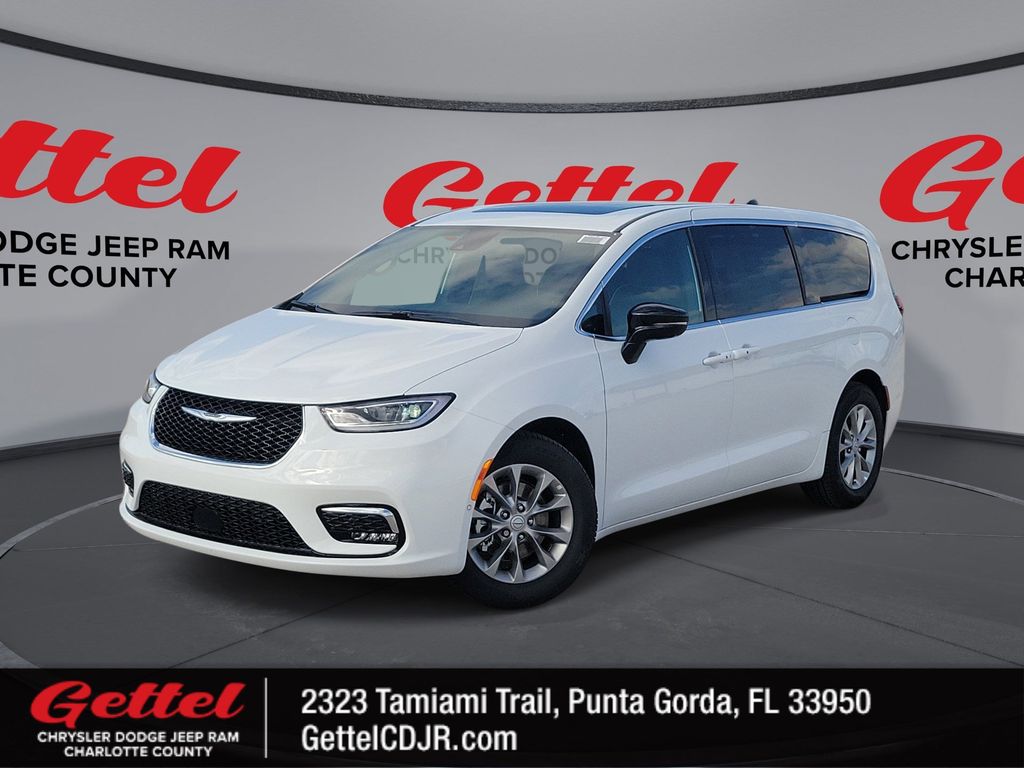 2026 Chrysler Pacifica Limited's photo