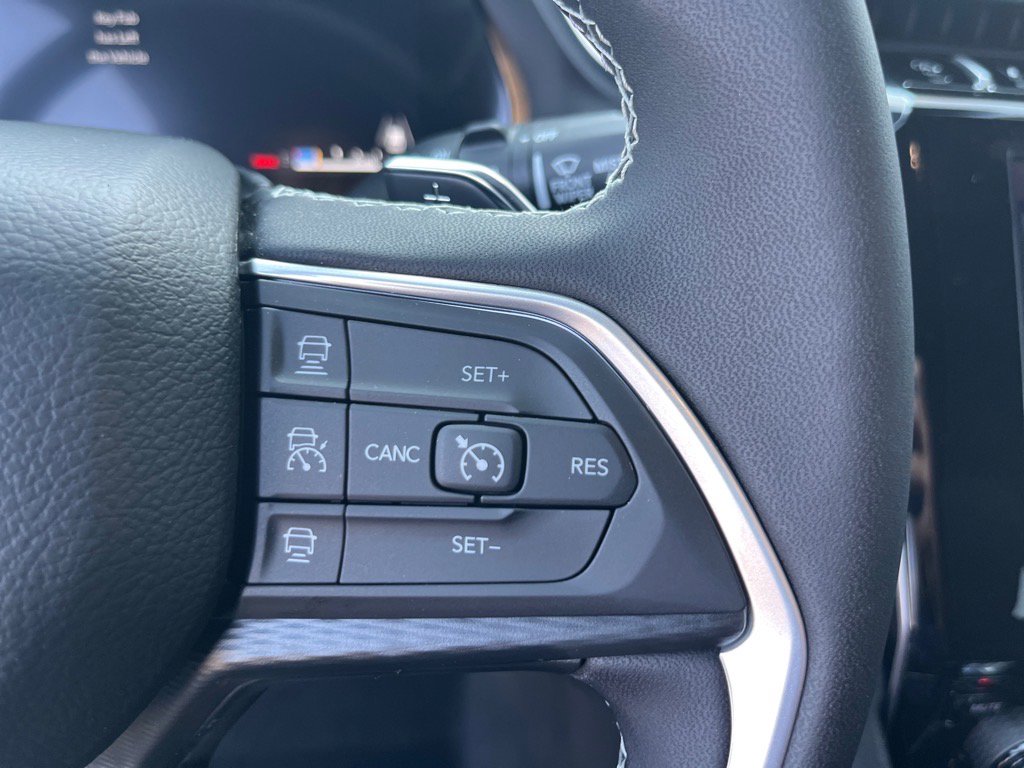 2025 Jeep Grand Cherokee Laredo Altitude photo 28