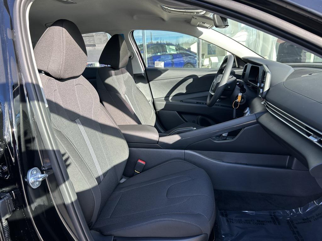 2025 Hyundai Elantra SE photo 25