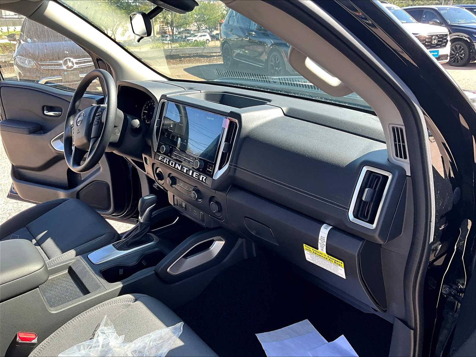 2025 Nissan Frontier SV photo 10