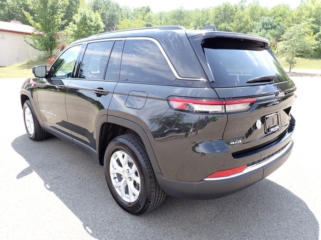 2023 Jeep Grand Cherokee Limited photo 3