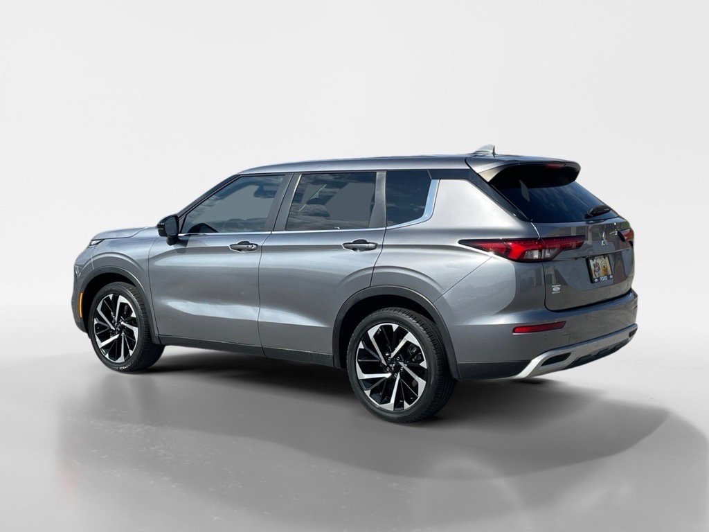 2022 Mitsubishi Outlander SE photo 3