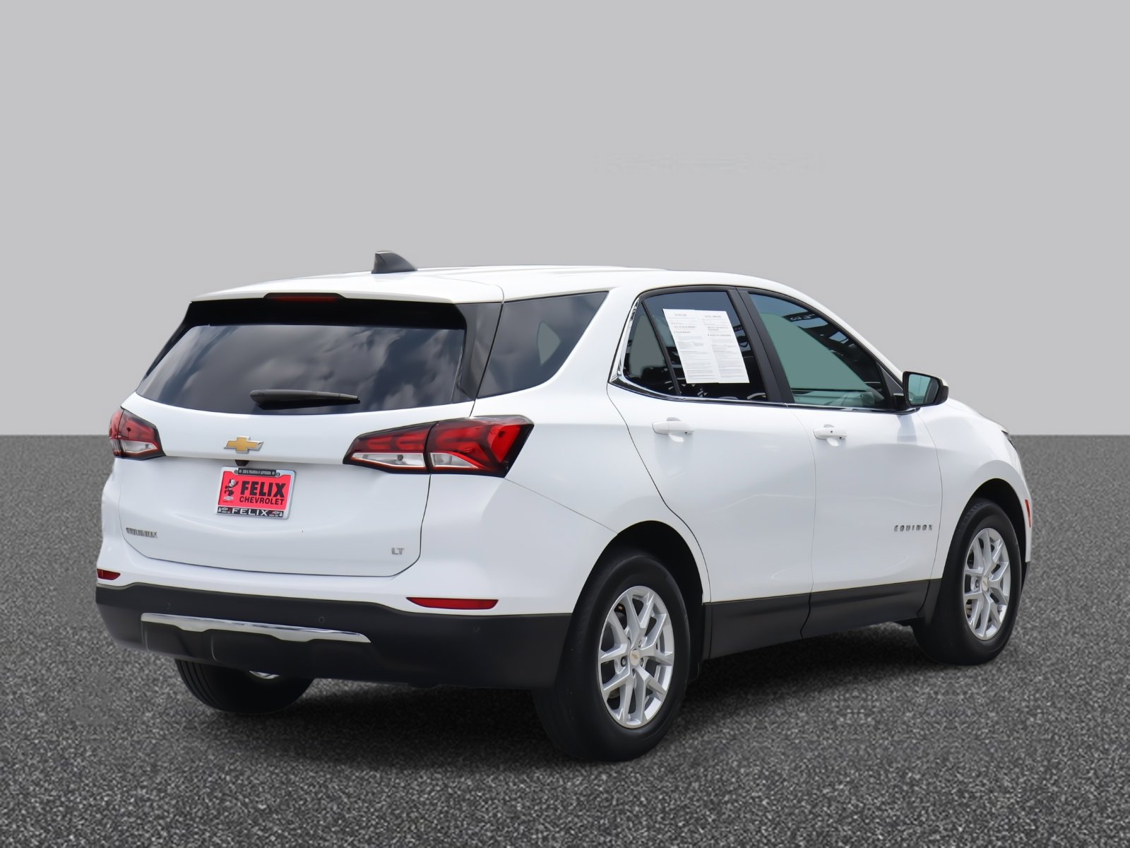 2024 Chevrolet Equinox LT photo 3