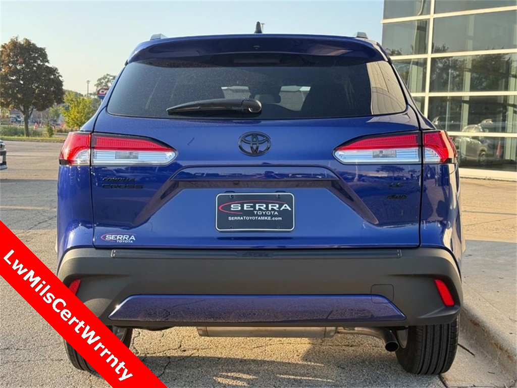 2025 Toyota Corolla Cross LE photo 4
