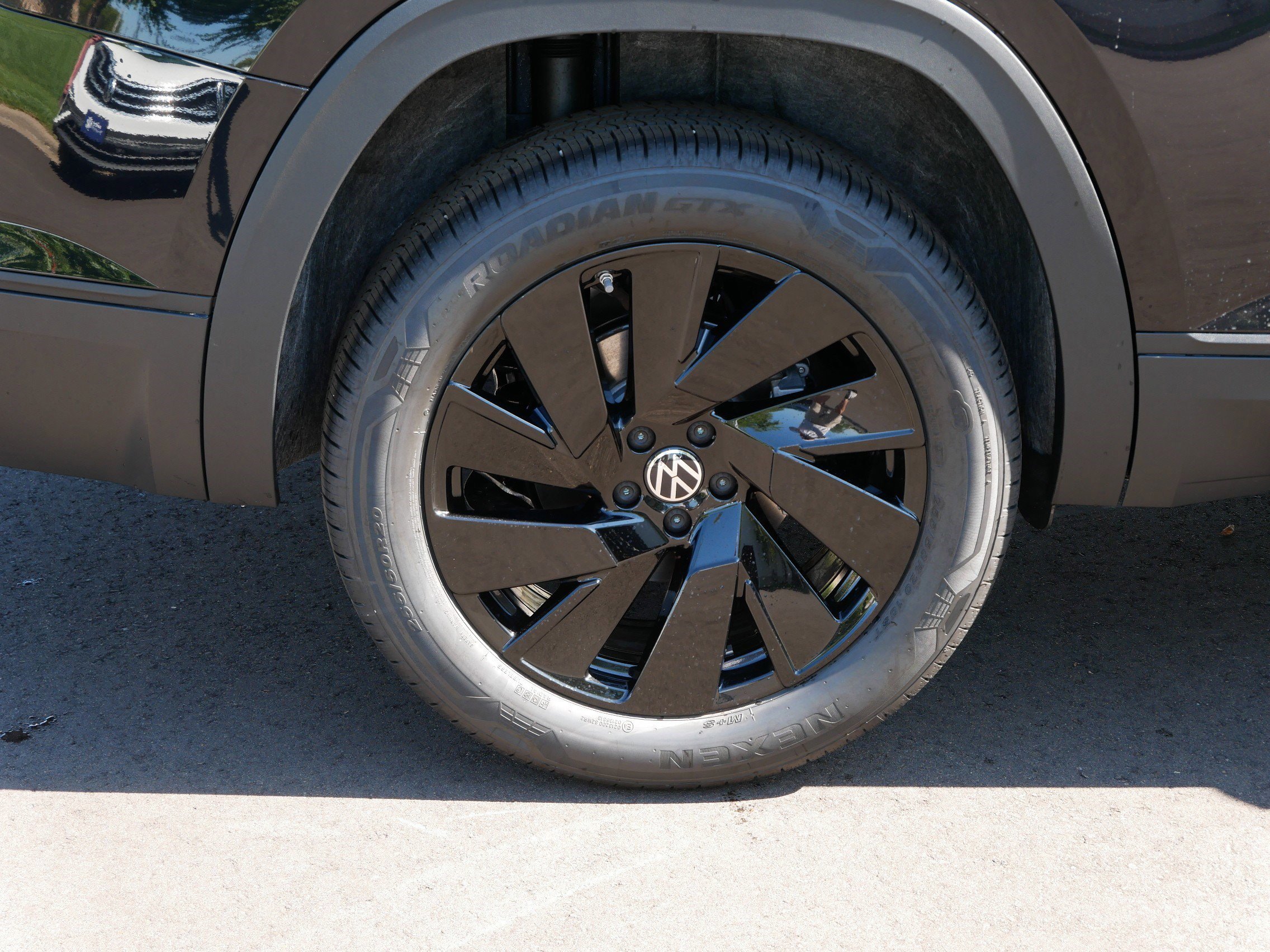 2026 Volkswagen Atlas SE Technology photo 2