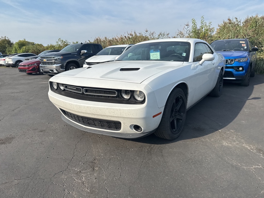 2019 Dodge Challenger SXT photo 2