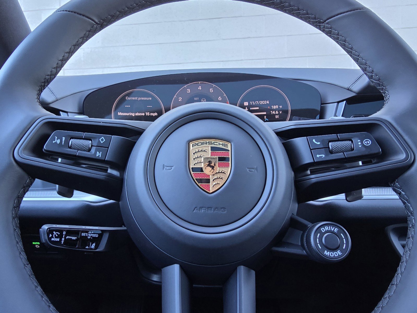 2025 Porsche Cayenne photo 16