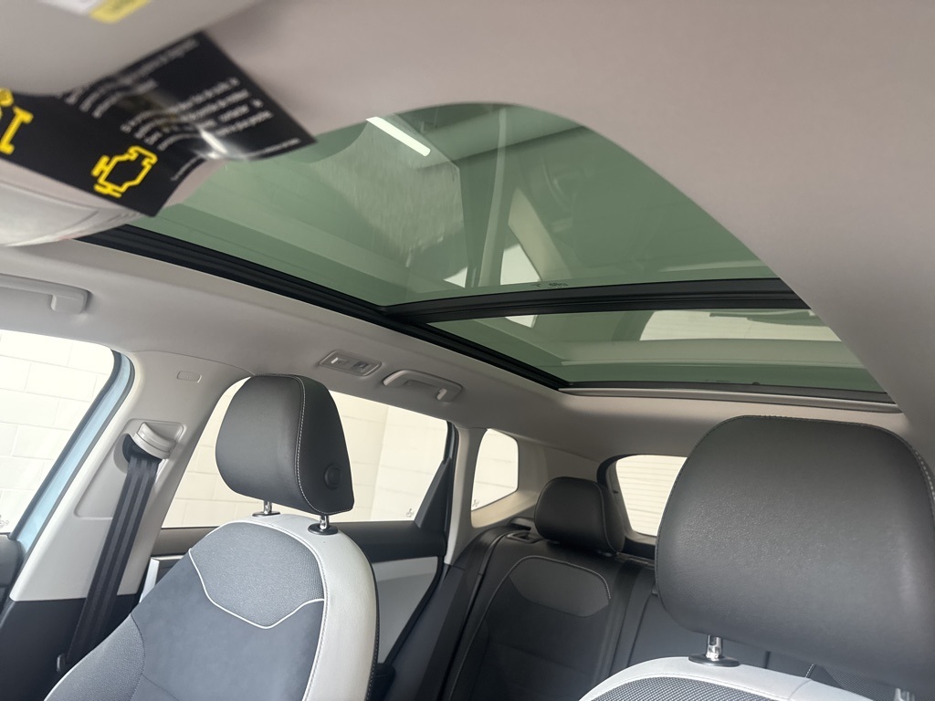 2025 Volkswagen Taos SE photo 10