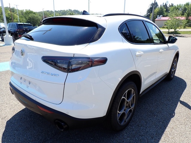 2025 Alfa Romeo Stelvio Sprint Base photo 4