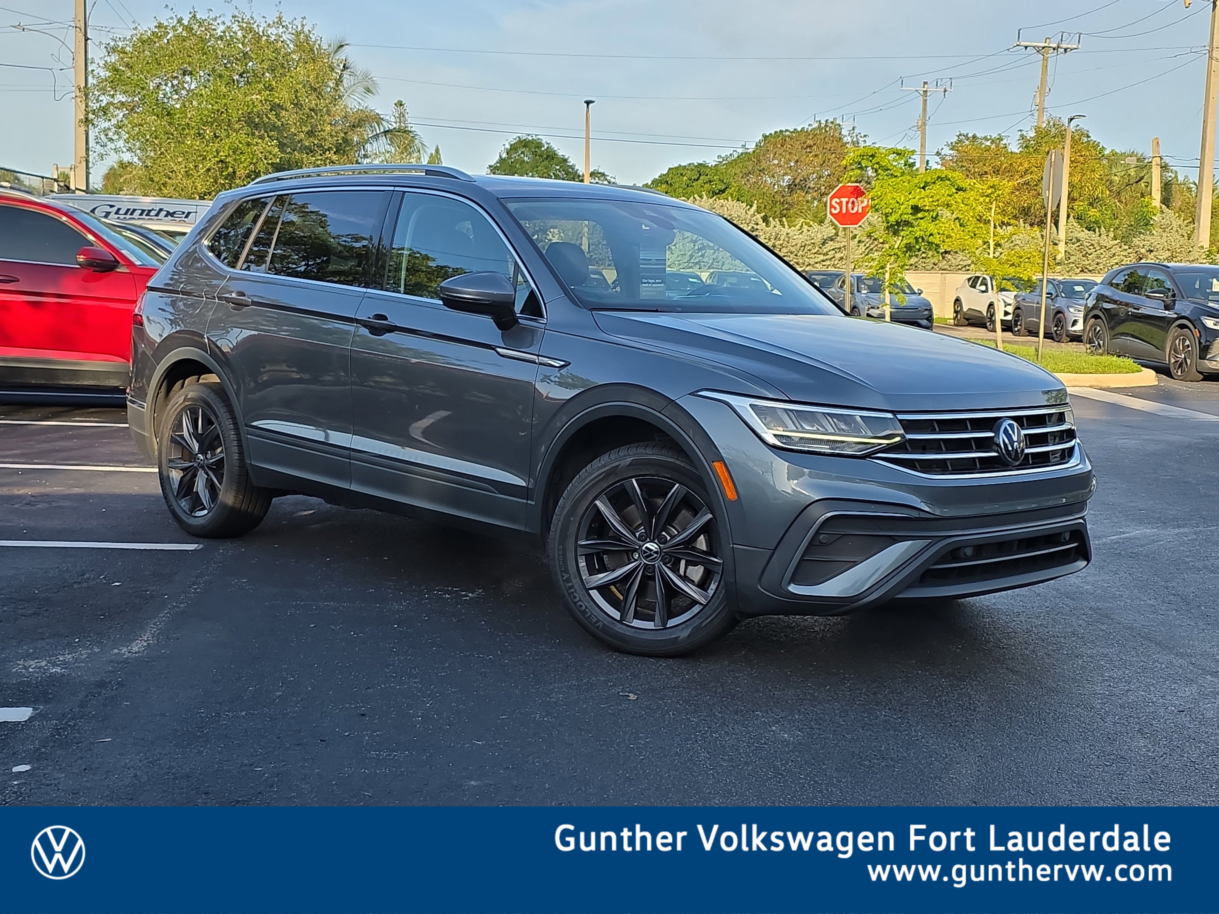 2022 Volkswagen Tiguan SE's photo