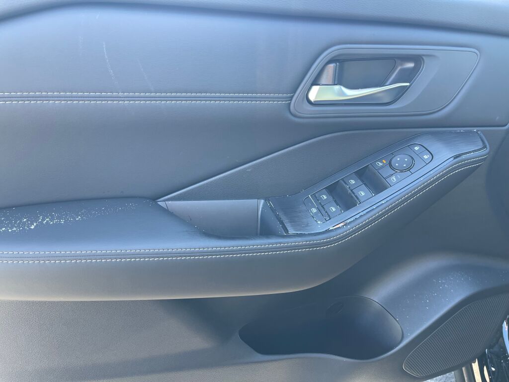 2026 Nissan Rogue SV photo 6