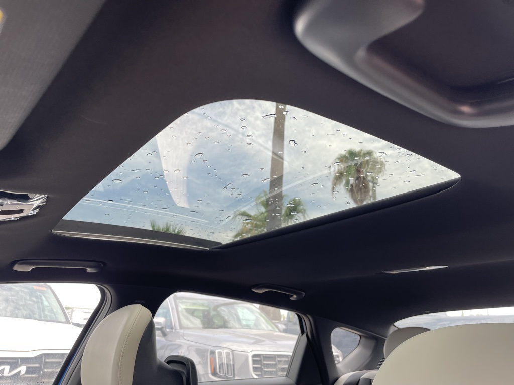2025 Kia K4 GT-Line photo 16