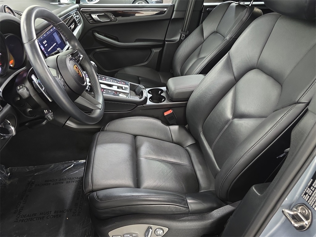 2024 Porsche Macan T photo 4