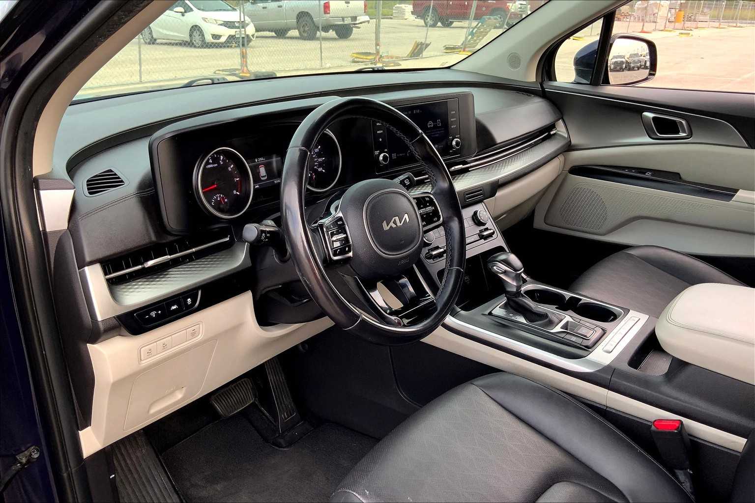 2022 Kia Carnival LXS photo 16
