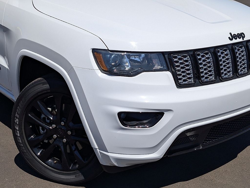2021 Jeep Grand Cherokee Laredo X photo 3