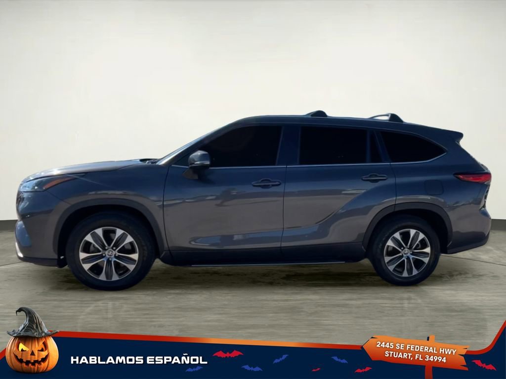 2022 Toyota Highlander XLE photo 3