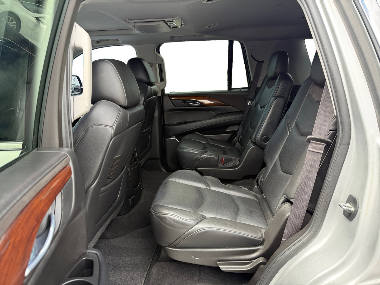 2015 Cadillac Escalade Luxury photo 16