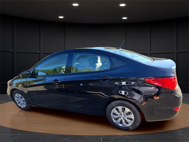 2017 Hyundai Accent SE photo 2