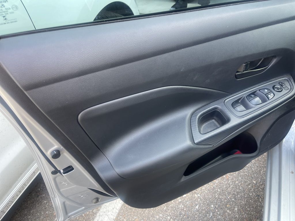 2025 Nissan Versa 1.6 S photo 10
