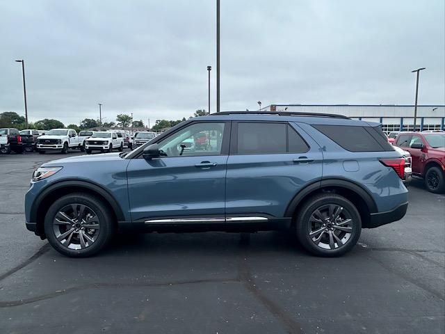 2025 Ford Explorer photo 4