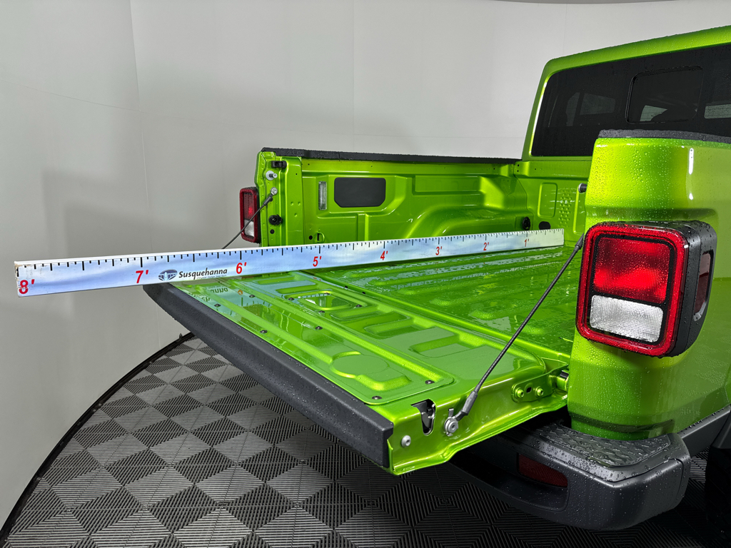 2025 Jeep Gladiator Sport photo 3