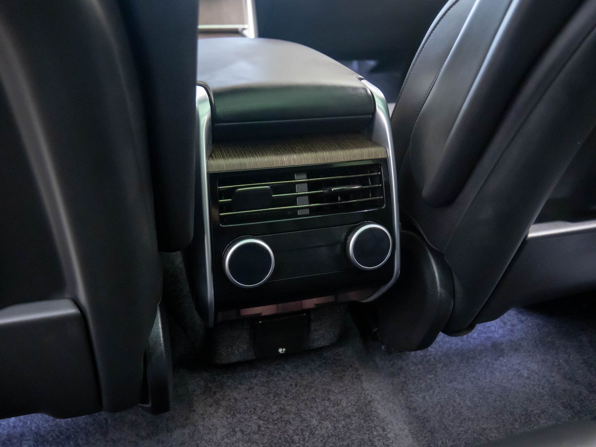 2025 Land Rover Range Rover SE photo 18