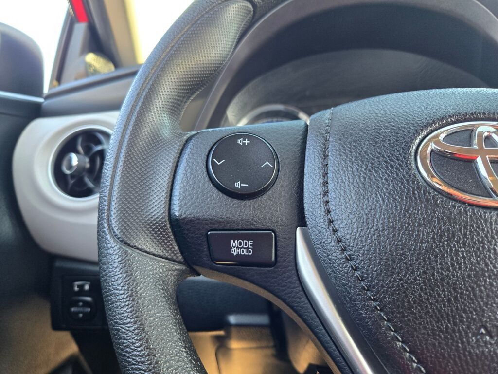 2019 Toyota Corolla LE photo 21
