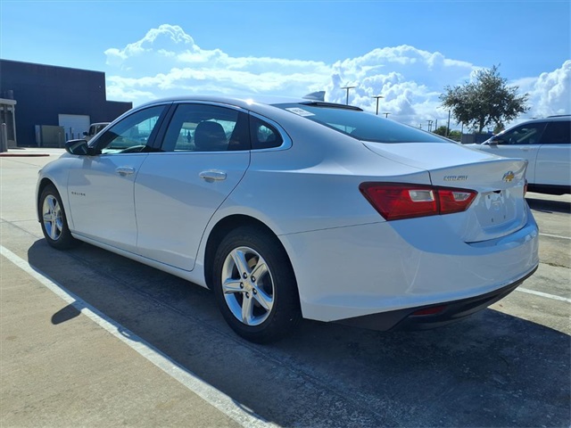 2023 Chevrolet Malibu 1LT photo 2