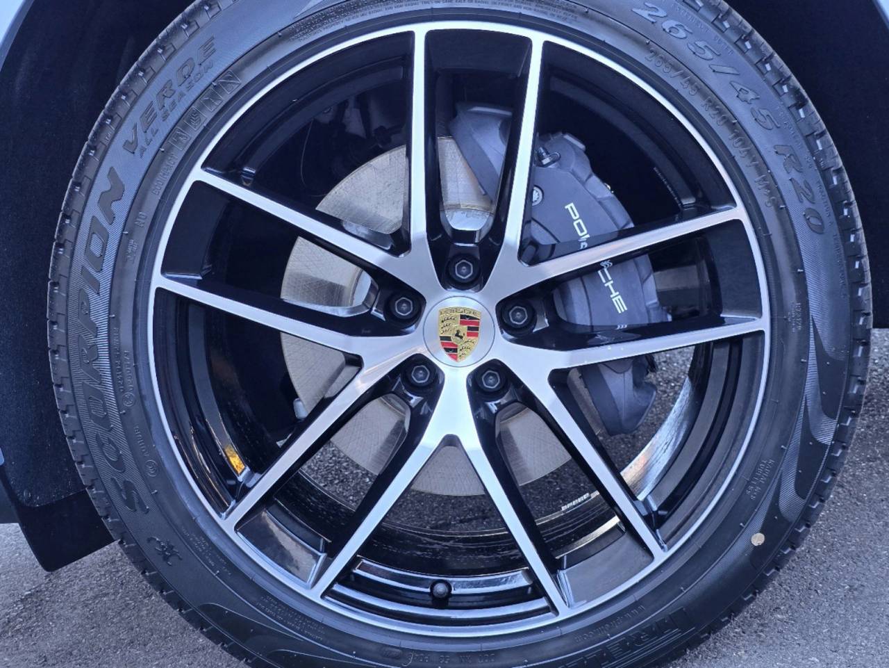 2025 Porsche Macan T photo 25