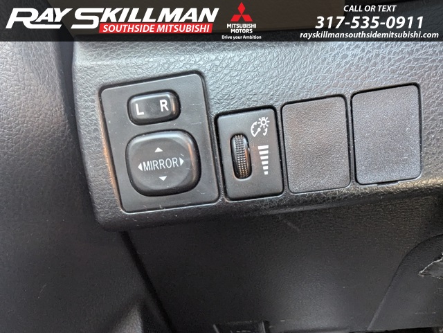 2014 Toyota Corolla LE photo 16