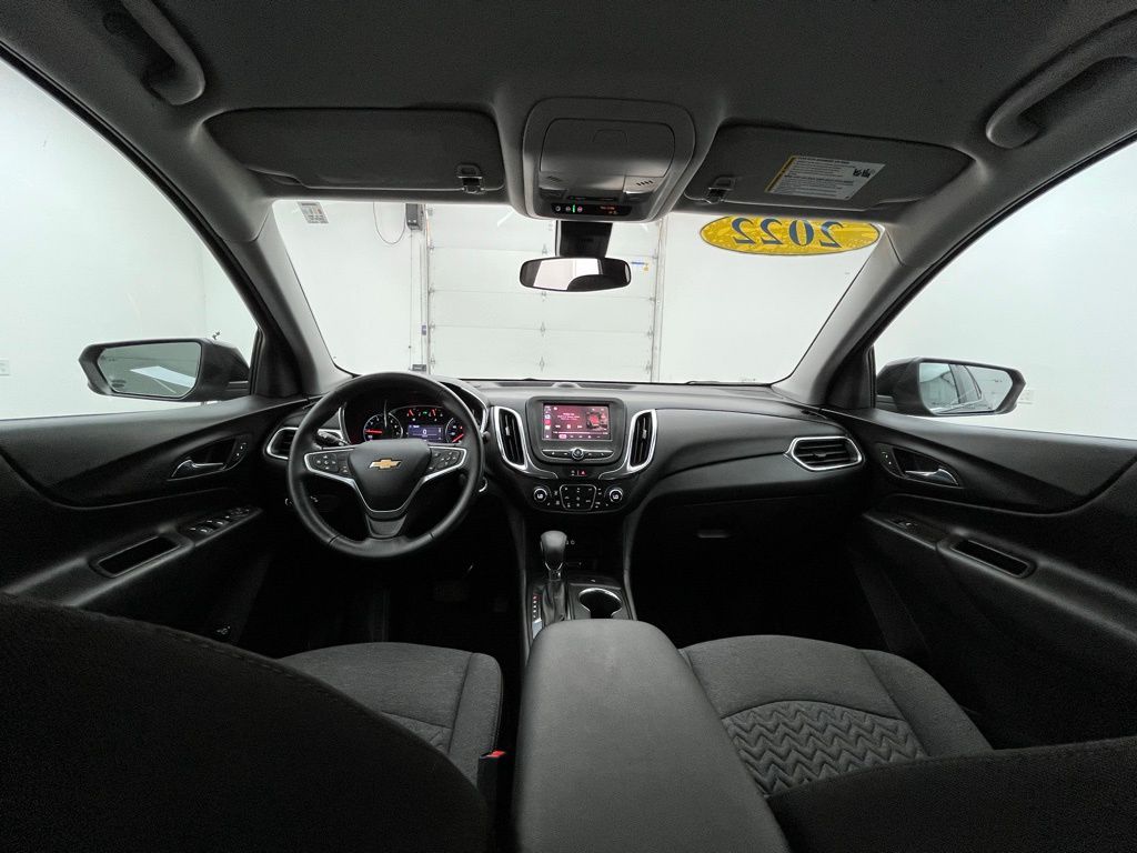 2022 Chevrolet Equinox LT photo 2