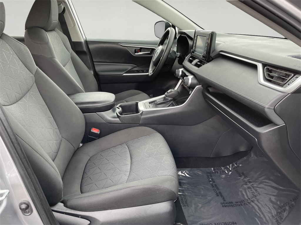 2022 Toyota RAV4 XLE photo 16