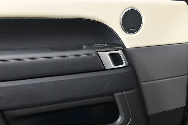 2019 Land Rover Range Rover Sport HSE photo 4