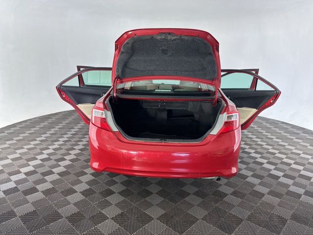 2014 Toyota Camry Hybrid LE photo 11