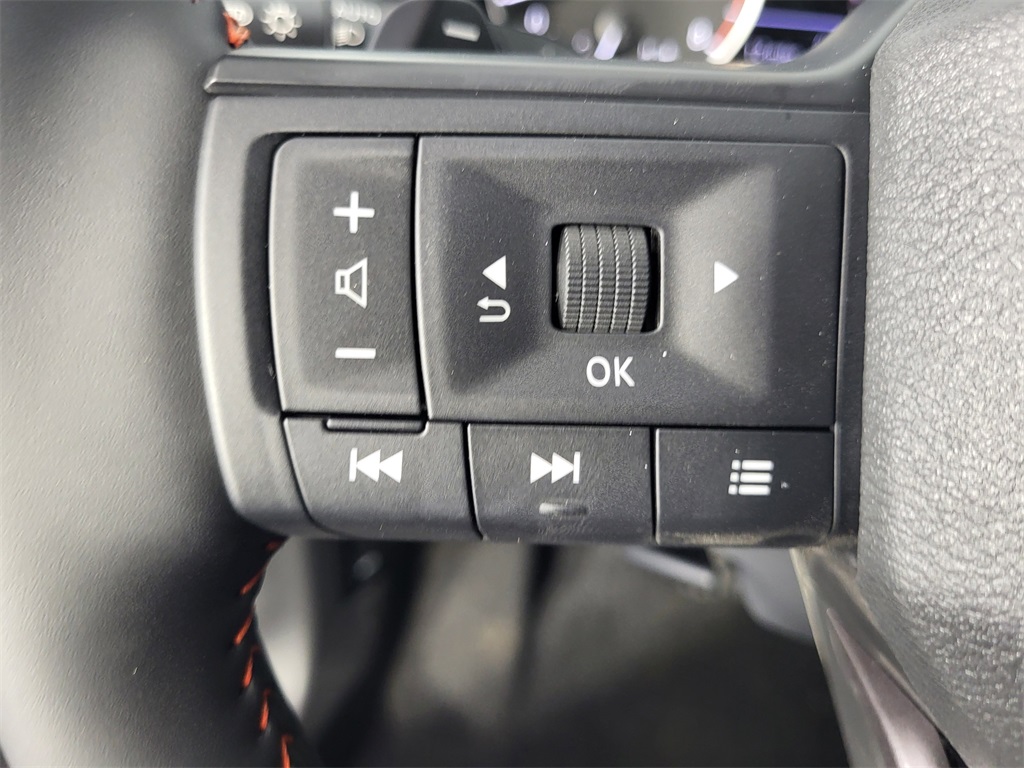 2025 Nissan Rogue SV photo 26