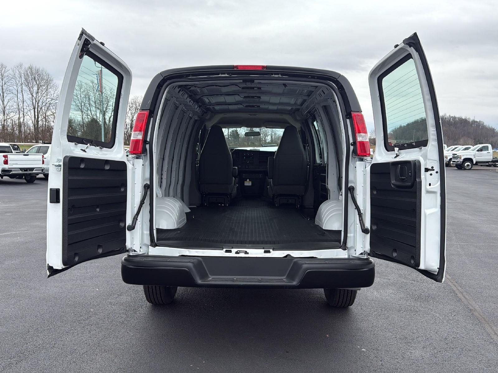 2024 Chevrolet Express Cargo Van 2500 photo 5