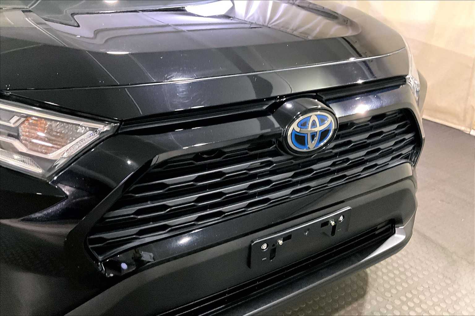 2019 Toyota RAV4 Hybrid XLE photo 29