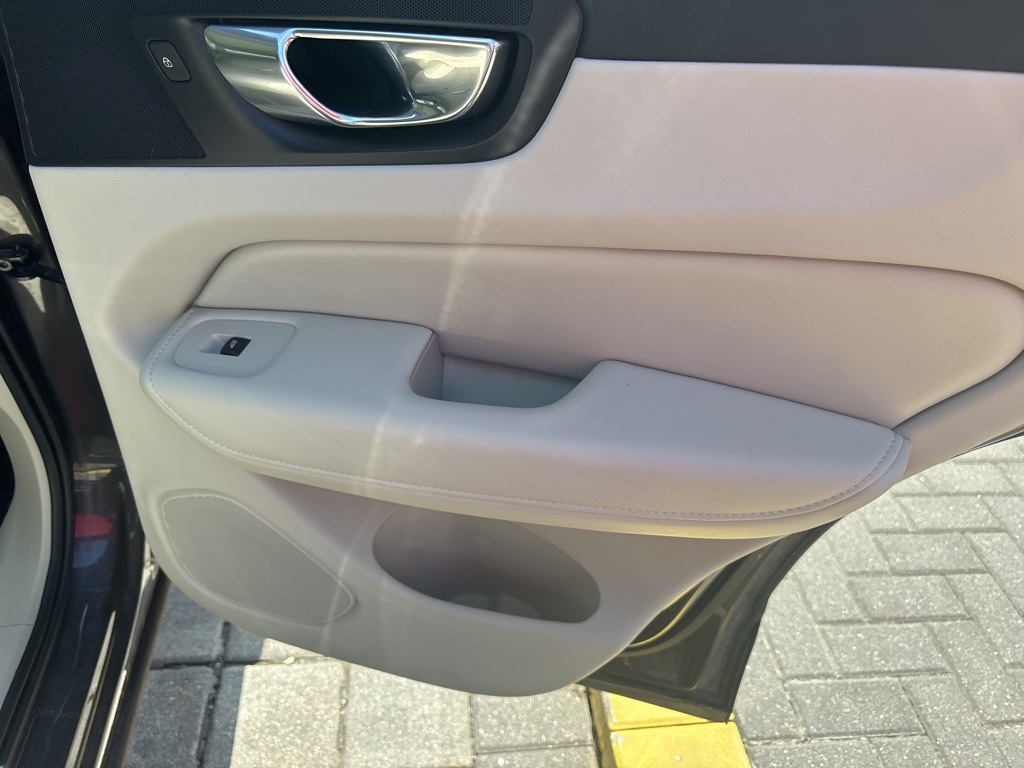 2022 Volvo XC60 B5 Inscription photo 49