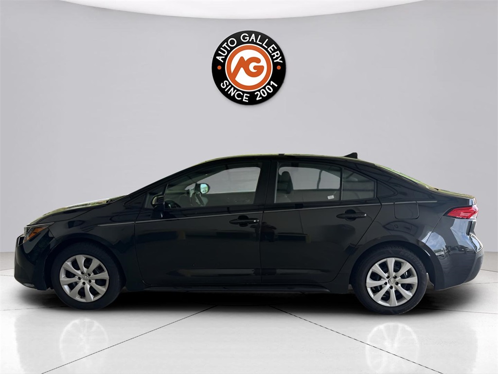 2022 Toyota Corolla LE photo 2