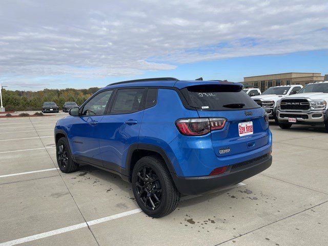 2026 Jeep Compass Latitude Altitude photo 3