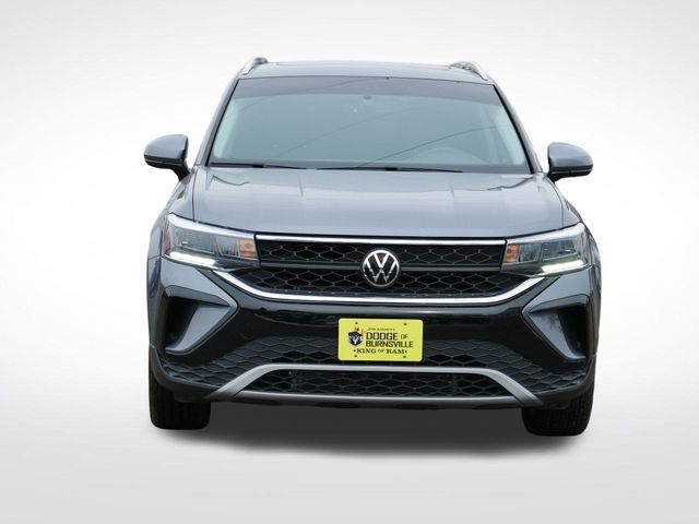 Certified 2022 Volkswagen Taos SE with VIN 3VVLX7B27NM096568 for sale in Burnsville, Minnesota