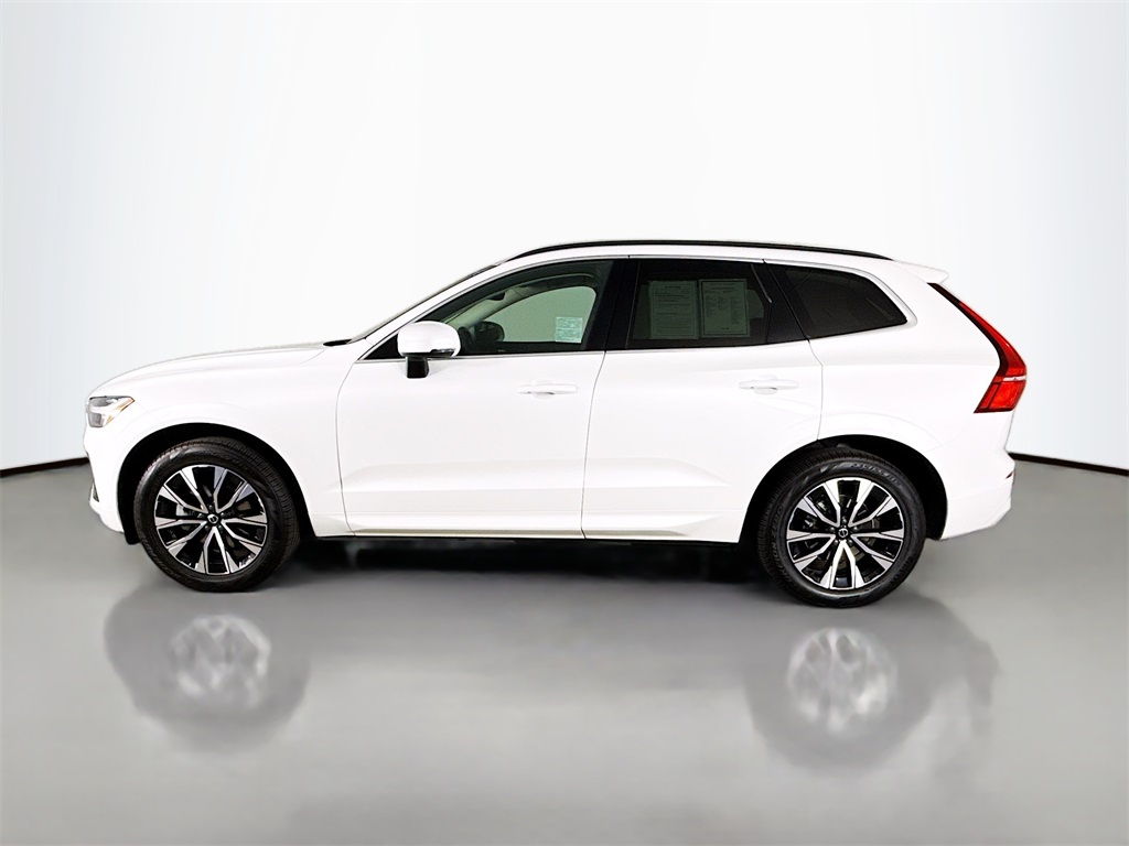 2023 Volvo XC60 B5 Core photo 4