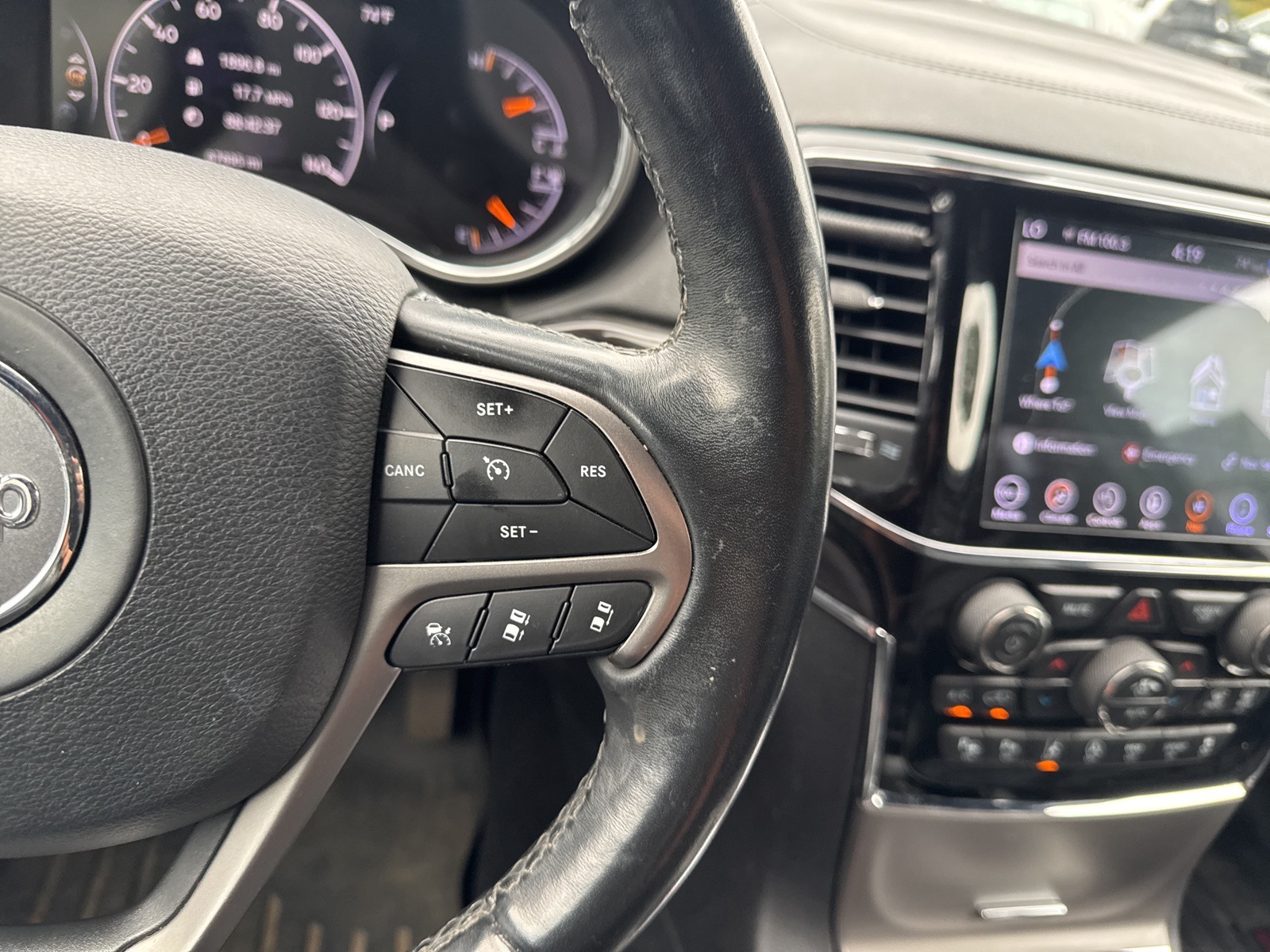 2020 Jeep Grand Cherokee Overland photo 18